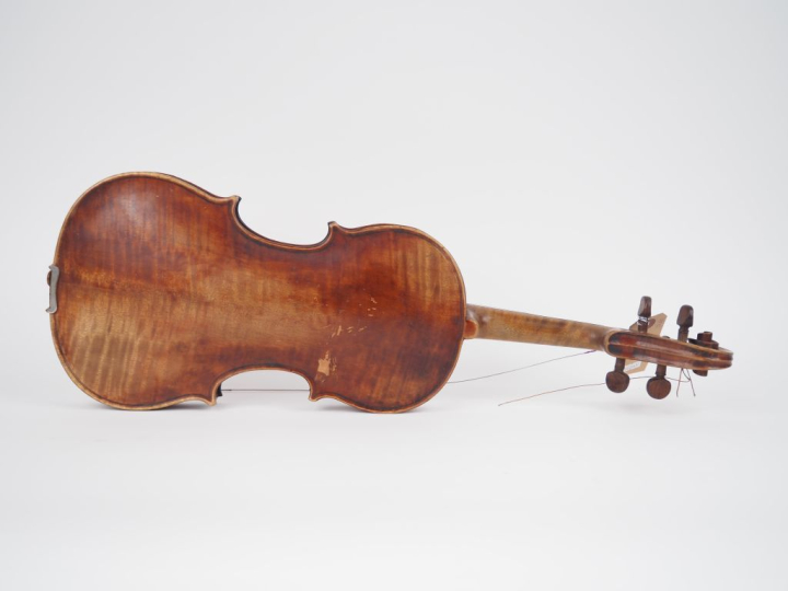 Violon 	fait à Mirecourt vers 1890 portant l'etiquette "FINOLLI"	 4/4 