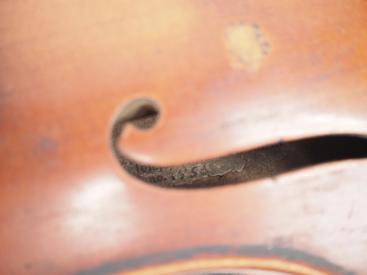 Violon 	fait à Mirecourt vers 1890 portant l'etiquette "FINOLLI"	 4/4 