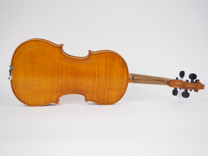 Violon portant la marque au fer "Thouvenel"  	4/4 	(cassure à la tete 