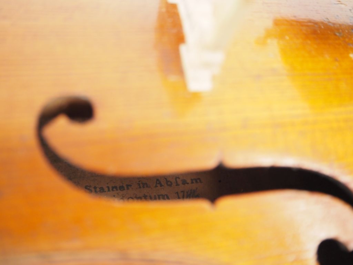 Violon	 des Pays de l'est portant l'etiquette "Stainer"	 4/4 	(prêt à 