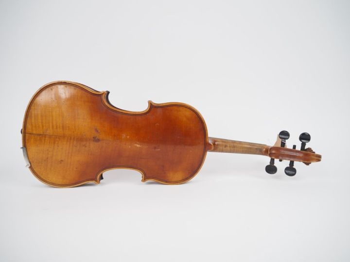 Violon des 	pays de l'est fait dans le style Maggini 	4/4	 (bon état) 