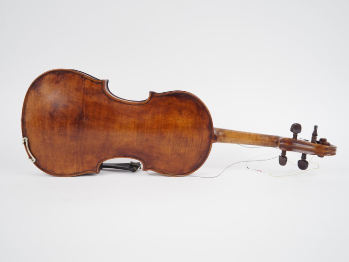 Violon des 	pays de l'est 	4/4 	(re vernis) Expert : Atelier Dalle Car