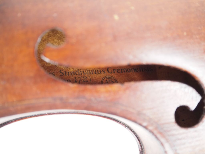 Violon des 	pays de l'est 	4/4 	(re vernis) Expert : Atelier Dalle Car