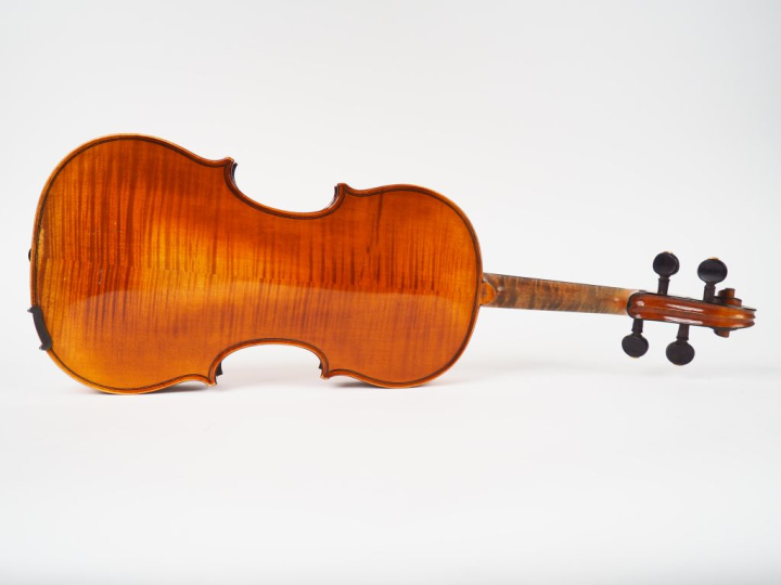 Violon 	fait à Mirecourt vers 1930	 4/4 	(bon état)  Expert : Atelier 