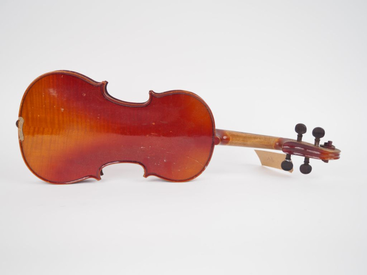 Violon 	fait à Mirecourt vers 1930 	3/4	 (bon état)  Expert : Atelier 