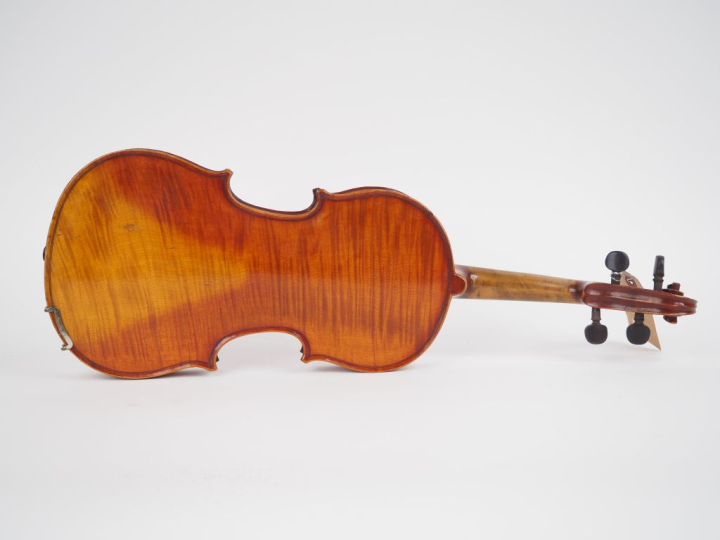 Violon	 fait à Mirecourt vers 1900 	3/4	 (mauvais état)  Expert : Atel