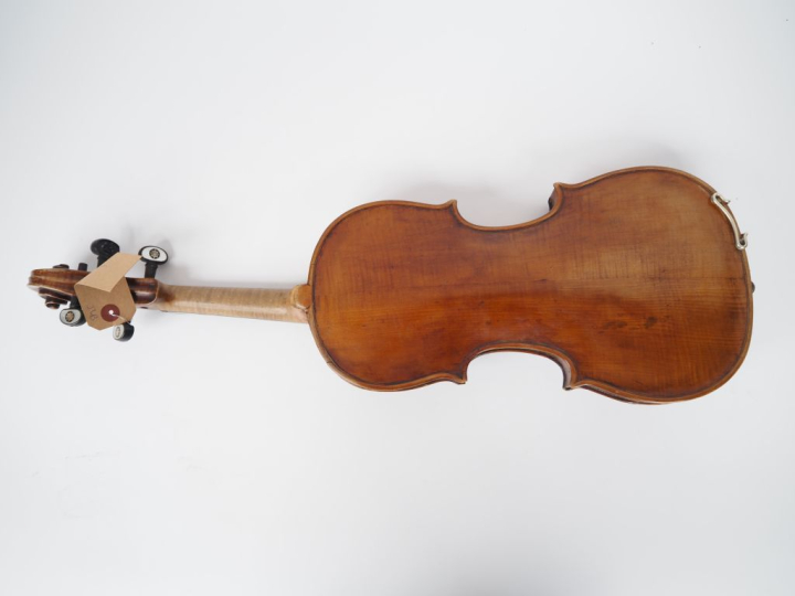 Violon	 portant l'etiquette CORDANUS 	4/4 	(manche desenclavé)  Expert