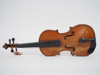 Vente aux enchères Violon	 français d'étude 	1/2 	(fracture de barre sur la table ) Exper