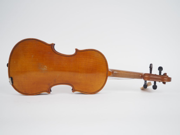 Violon	 français d'étude 	1/2 	(fracture de barre sur la table ) Exper