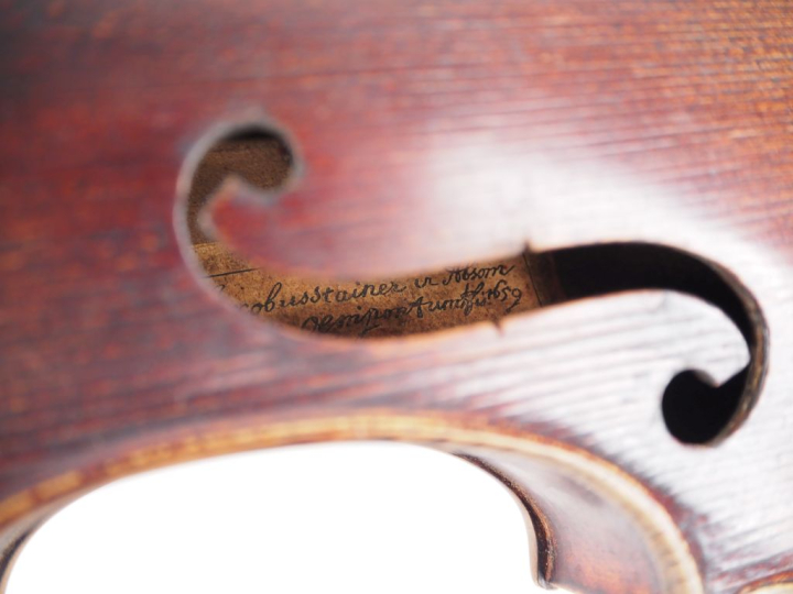 Violon 	allemand portant l'étiquette "JACOBUS STAINER"	 4/4 	(Trous de