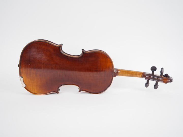 Violon	 français semi-industriel	 4/4 	(table et dos moulés) Expert : 