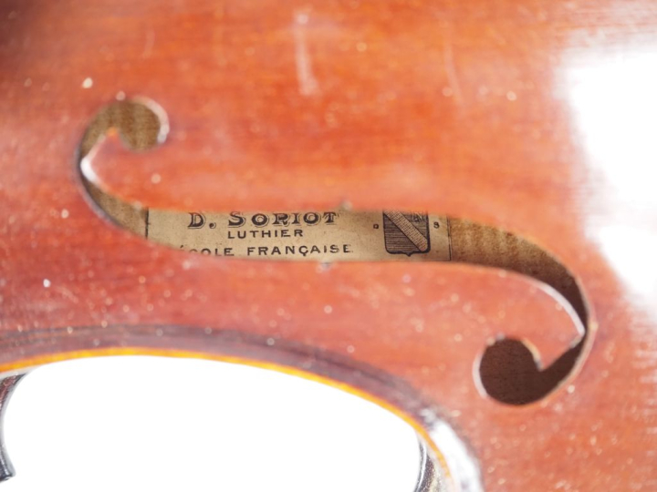 Violon	 français semi-industriel	 4/4 	(table et dos moulés) Expert : 