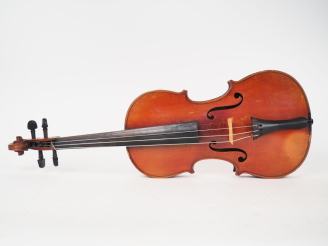 Vente aux enchères Violon	 fait à Mirecourt vers 1930 semi-industriel 	4/4 (	table et dos