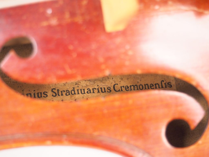 Violon	 fait à Mirecourt vers 1930 semi-industriel 	4/4 (	table et dos