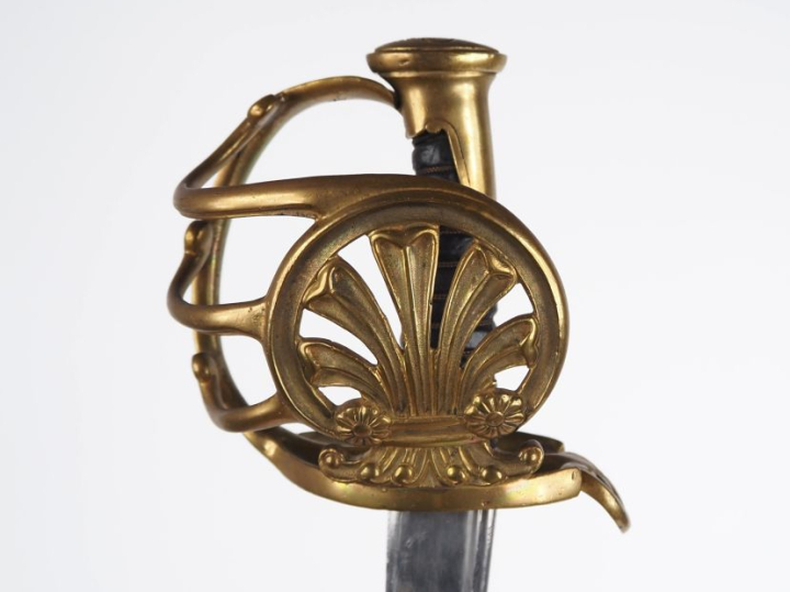 Forte épée de cavalerie modèle 1816.  Poignée recouverte de cuir avec 