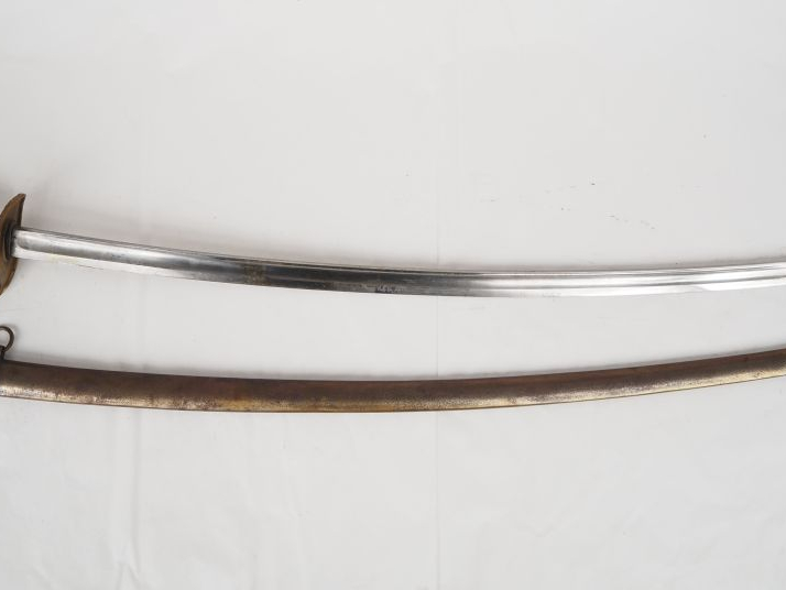 Sabre d’officier de cavalerie légère modèle 1822.  Poignée en corne av