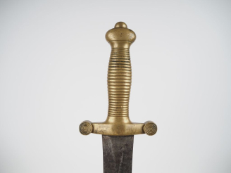Vente aux enchères Glaive modèle 1831.  Poignée en bronze poinçonné. Lame à arête médiane