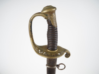 Vente aux enchères Sabre d’adjudant d’infanterie modèle 1855.  Poignée en corne (manque l