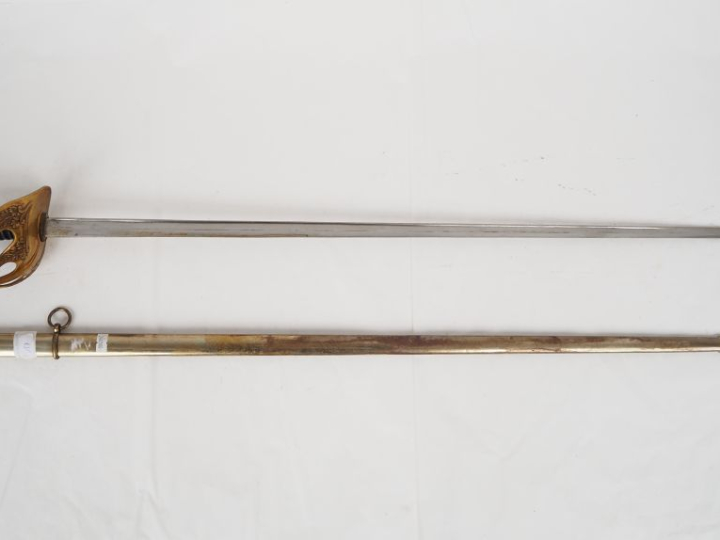 Sabre d’officier de cavalerie modèle 1923.  Poignée en corne avec fili
