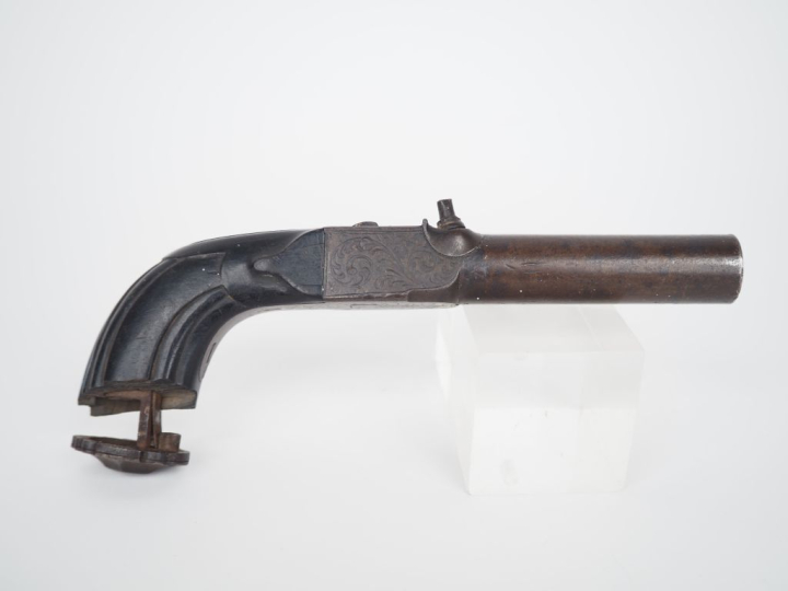 Pistolet à coffre à percussion.  Dans l’état (accidents et manques don