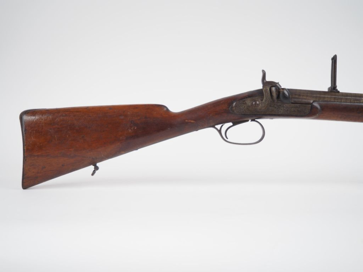Carabine de chasse à percussion.  Canon rond, à pans au tonnerre, rayé