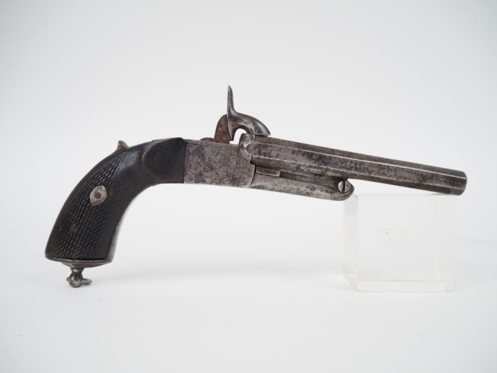 Pistolet double à broche, calibre 12 mm.  Canons en table, à pans, ave