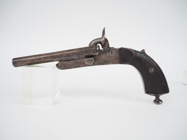 Pistolet double à broche, calibre 12 mm.  Canons en table, à pans, ave