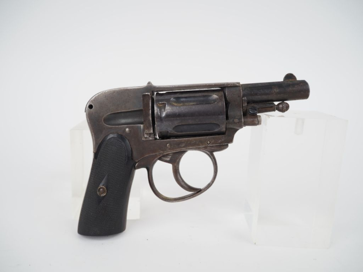 Revolver Hammerless, cinq coups, calibre 6 mm.  Canon rond. Carcasse g