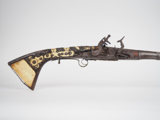 Vente aux enchères Grand fusil à silex d’Afrique du Nord dit « Moukalah »  Canon rond, à 