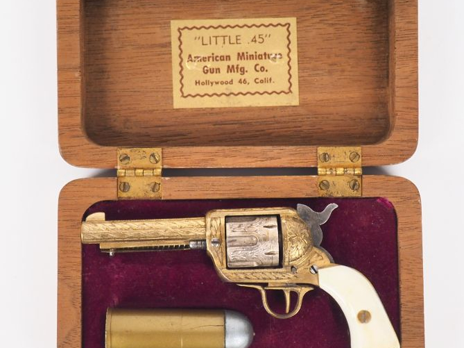 Revolver Colt Single action army miniature.  Canon et barillet gravé d