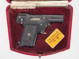 Vente aux enchères Pistolet automatique Kolibri, calibre 2,7 mm.  Finition bronzée et ble