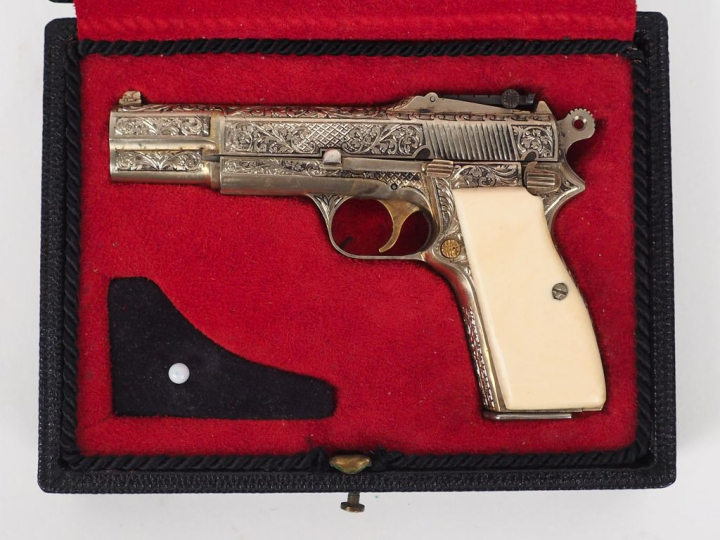 Pistolet Browning automatique GP 35 miniature, gravé « Renaissance » C