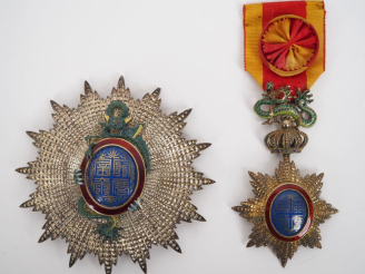 Vente aux enchères ANNAM  ORDRE DU DRAGON D’ANNAM Ensemble de grand officier comprenant :