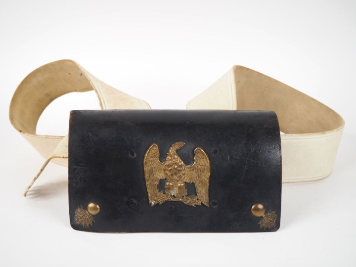 Giberne d’infanterie.  Coffret en cuir noir à âme en bois à 5 emplacem