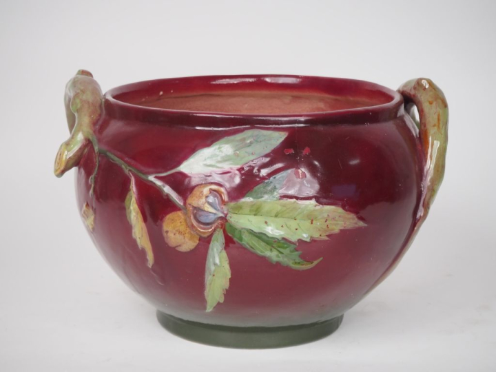 Jerome MASSIER à VALLAURIS. Jardinière en faience polychrome à décor e