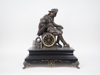 Vente aux enchères Pendule Napoléon III en bronze et marbre noir figurant un mousquetaire