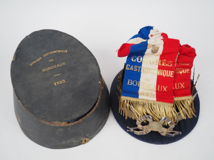 Coffret de récompenses du congrés gastronomique de Bordeaux 1885 conte
