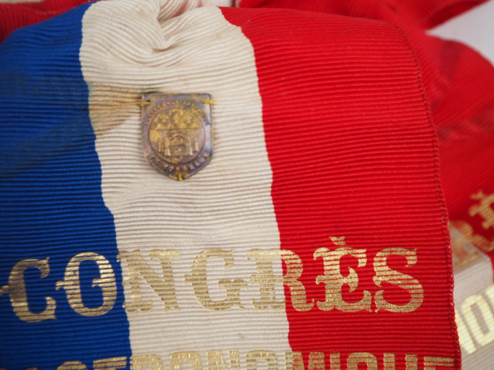 Coffret de récompenses du congrés gastronomique de Bordeaux 1885 conte