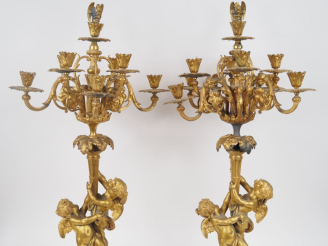 Vente aux enchères Paire de candélabres Napoléon III de style Louis XVI en régule doré à 
