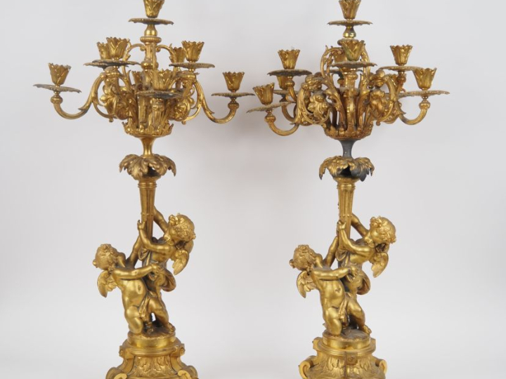 Paire de candélabres Napoléon III de style Louis XVI en régule doré à 