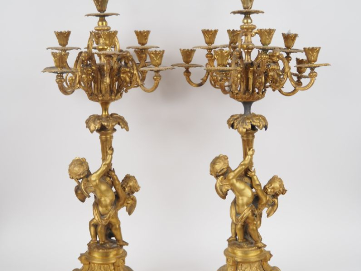 Paire de candélabres Napoléon III de style Louis XVI en régule doré à 