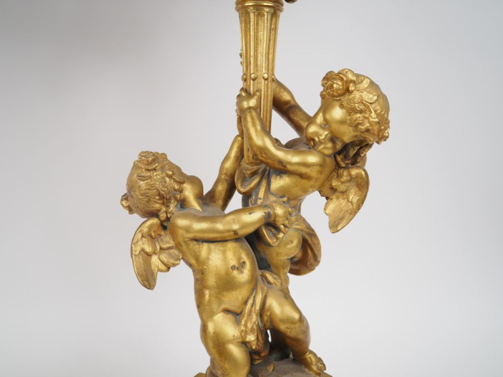 Paire de candélabres Napoléon III de style Louis XVI en régule doré à 