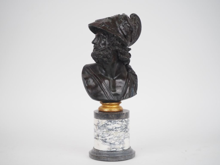Ecole française XIXème. " Buste de Ménélas". Sculpture en bronze à pat