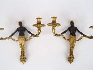 Vente aux enchères Paire de bras de lumière Napoléon III de style Louis XVI en bronze à p