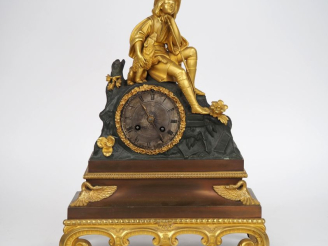 Vente aux enchères Pendule Restauration en bronze polychrome et doré à décor d'un berger 