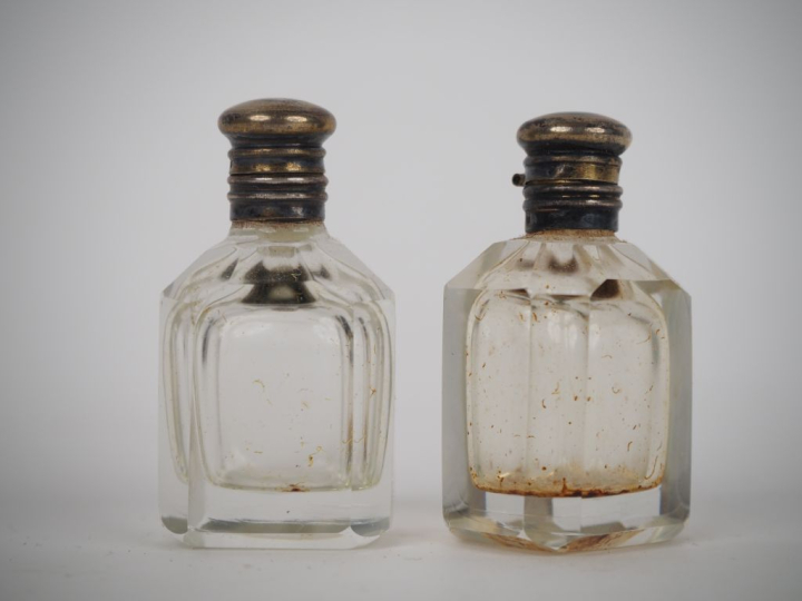 Coffret à odeurs de style Louis XVI en écaille et laiton à décor d'un 