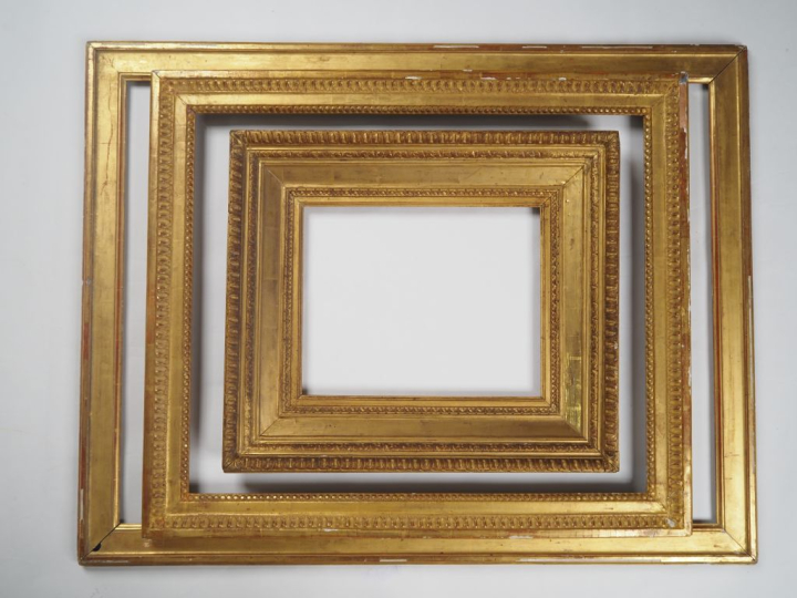 Lot de 3 cadres en bois sculpté et doré. Dim. 61 x 53 cm. Dim. 96 x 73