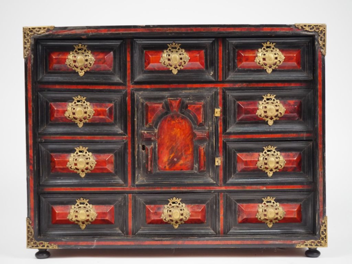 Cabinet flamand XVIIème en ébène, placage d'ébène, bois noirci et écai