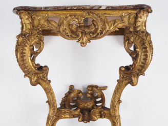 Vente aux enchères Console Louis XV en bois et stuc mouluré, sculpé et doré, à décor ajou