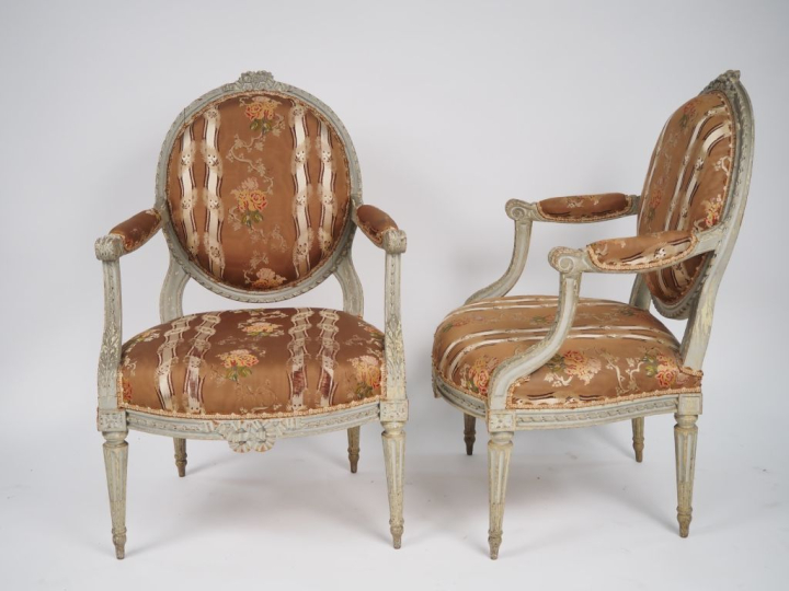 Adrien Pierre DUPAIN. Paire de fauteuils cabriolet Louis XVI en bois m